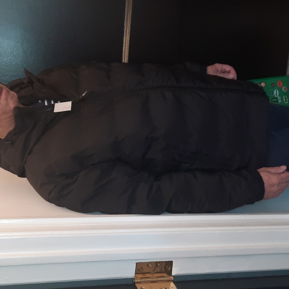 H&M  NWT Black Puffer Jacket with Hood and Zipper